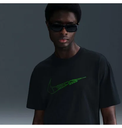 Футболка мужская Nike Sportswear Black HJ0746-010