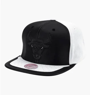 Кепка мужская Mitchell & Ness Chicago Bulls Day One White/Black 6HSSMM19224-CBUWHBK