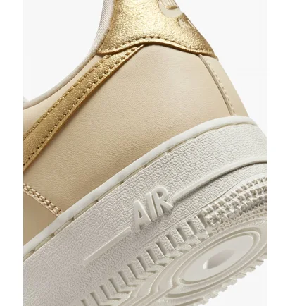Кросівки жіночі Nike Air Force 1 07 Beige DQ7569-102