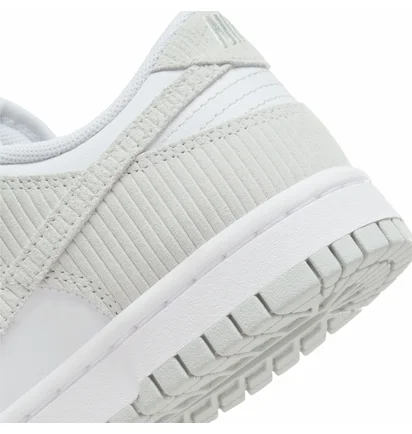 Кросівки жіночі Nike Dunk Low White/Grey FN7658-100