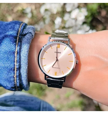 Часы женские Casio Timeless Collection LTP-VT01D-4B
