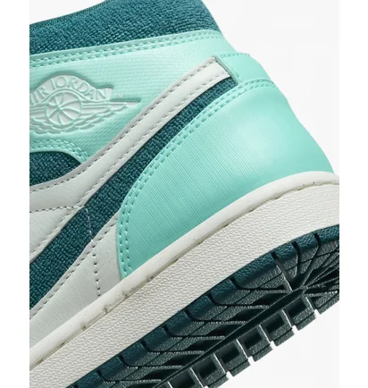 Кроссовки женские Air Jordan Air 1 Mid Se Shoes Turquoise/White DZ3745-300
