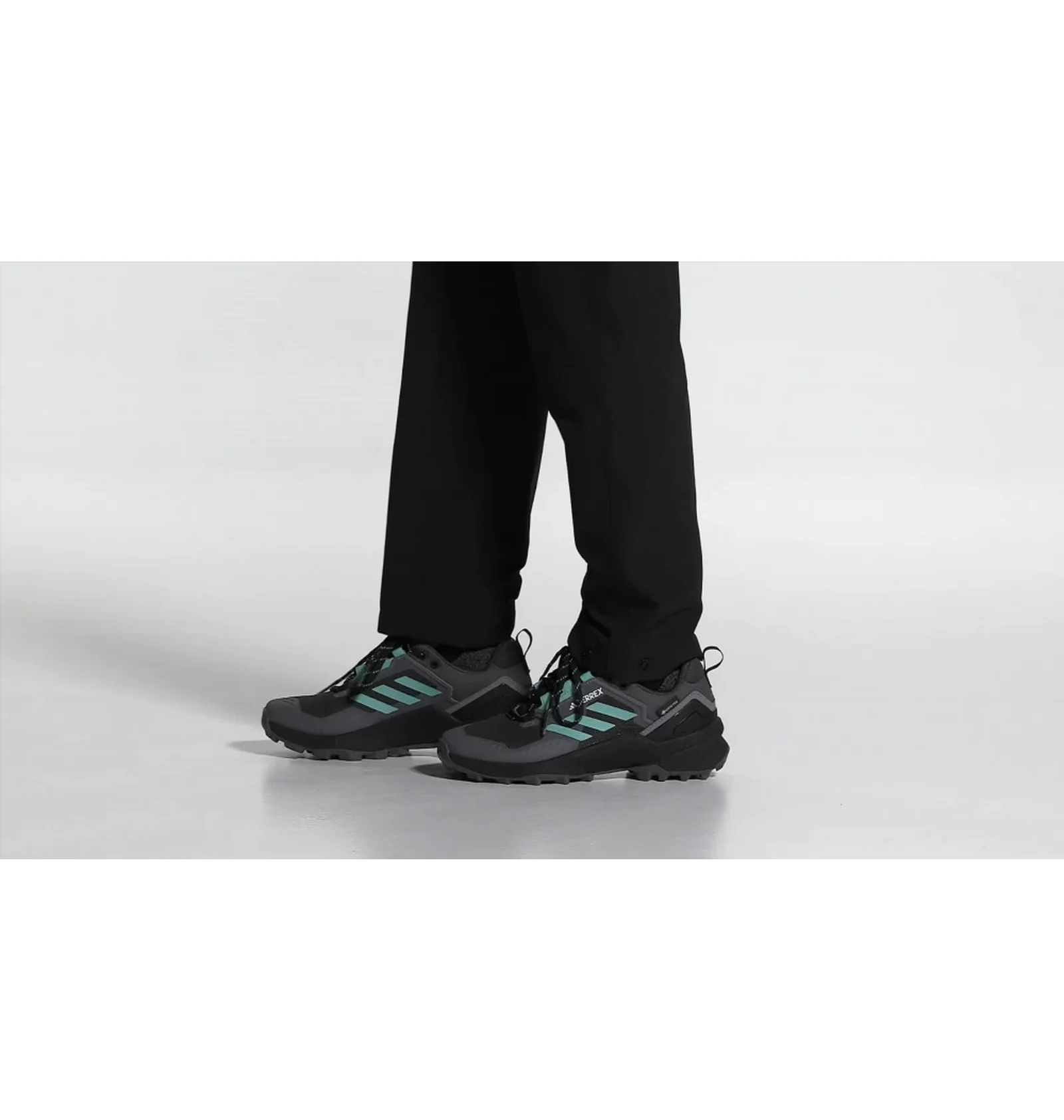 ᐉ Кросівки жіночі Adidas Terrex Swift R3 Gore-Tex Hiking Shoes