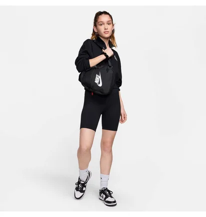 Шорты женские Nike Df One Hr 8In Short Black FN3206-010