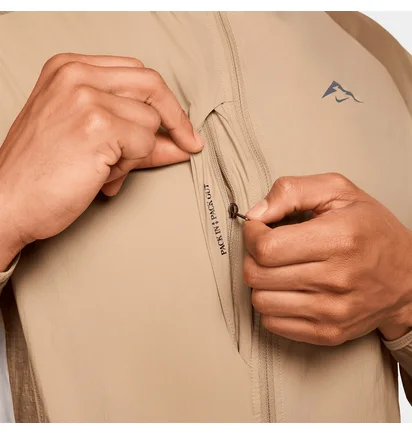Ветровка мужская Nike Aireez Beige FN4002-247