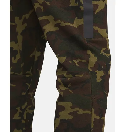 Штани чоловічі Nike Sportswear Tech Fleece Og Camo/Green FN3925-355