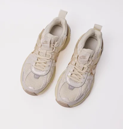 Кросівки жіночі Nike V2K Run Beige HQ1512-110