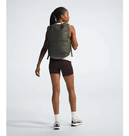 Рюкзак унісекс The North Face Base Camp Voyager Daypack Olive NF0A81DM4WC