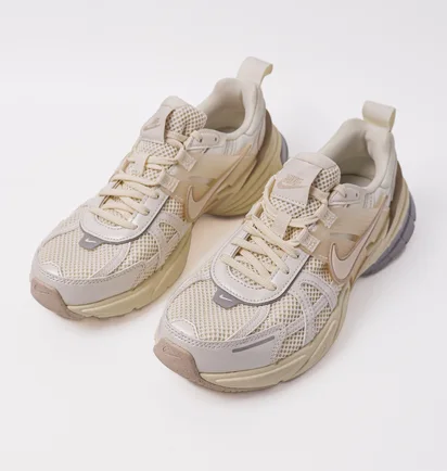 Кросівки жіночі Nike V2K Run Beige HQ1512-110