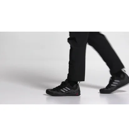 Кроссовки унисекс Adidas Terrex Swift Solo Approach Shoes Black Gz0331