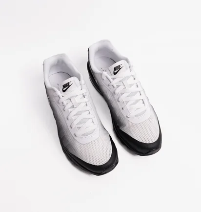 Кроссовки мужские Nike Air Max Invigor White Black 749688-010