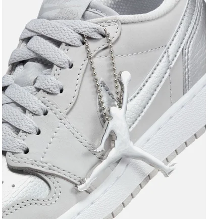 Кроссовки детские Air Jordan 1 Retro Low Og Silver Grade School Lifestyle Shoe Grey CZ0858-002