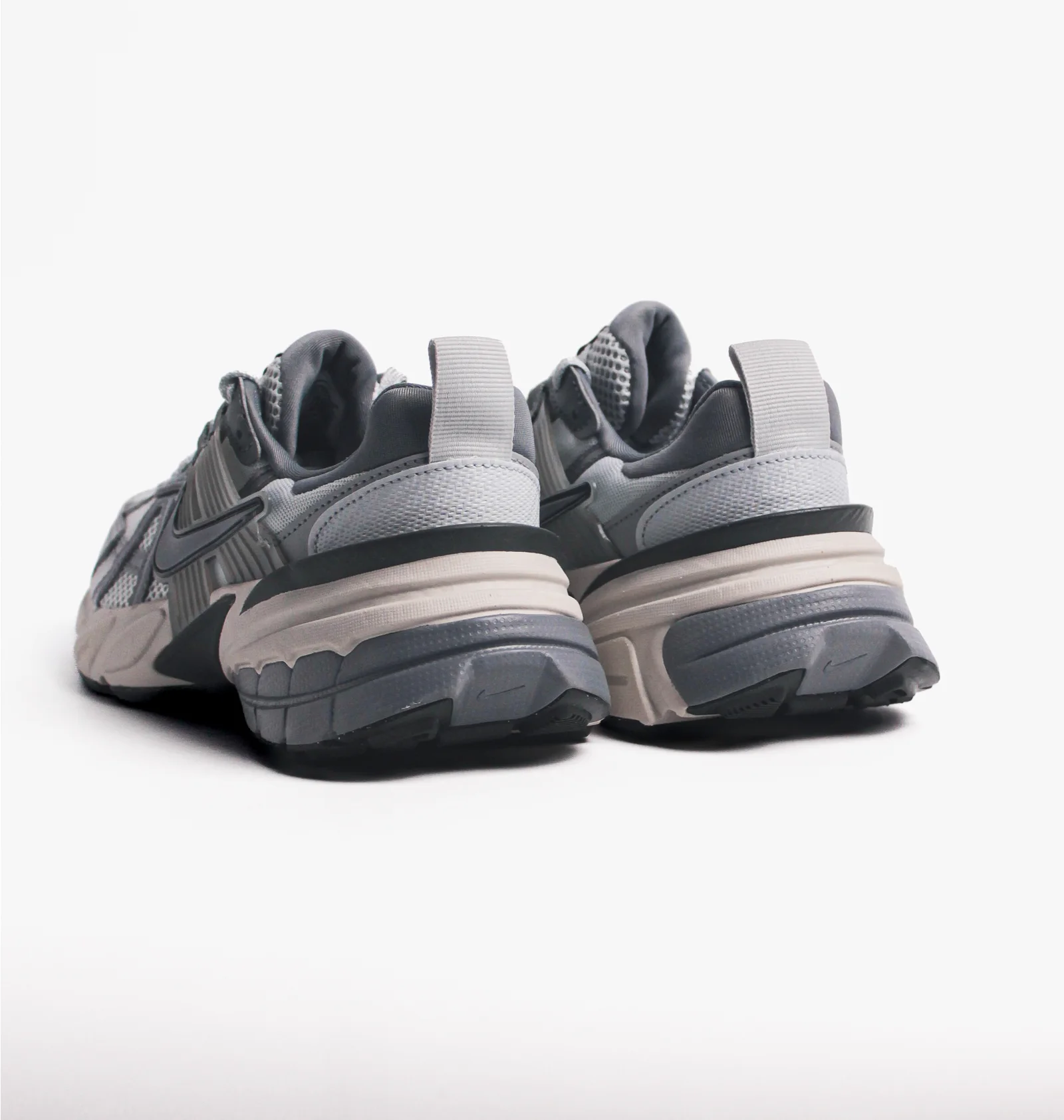 ᐉ Кроссовки женские Nike V2K Run Shoes Grey FD0736-003 - купить в