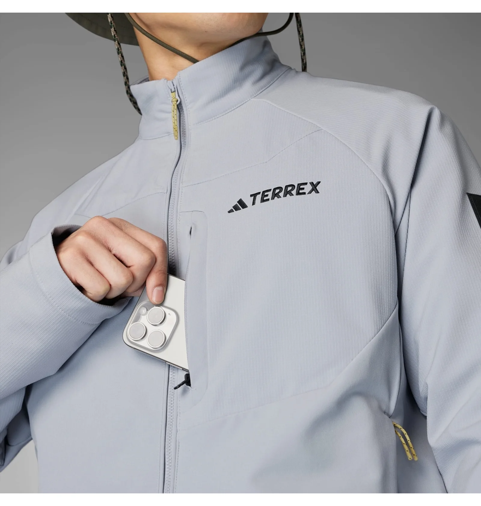 １００％オリジナル・ミゼット ᐉ Олимпийка мужская Adidas National Geographic Softshell Grey