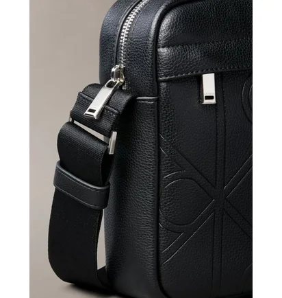 Сумка чоловіча Calvin Klein Emblem Embossed Reporter Bag Black LV04D3331GUB1