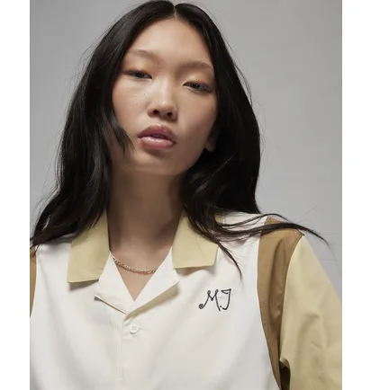 Рубашка женская Air Jordan WomenS Button-Up Shirt Beige DZ3340-133