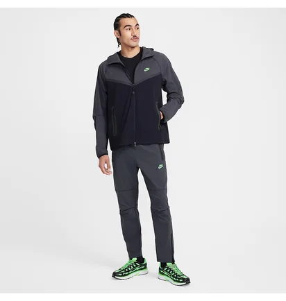 Спортивный костюм мужской Nike Tech Woven Black/Grey HM7151-013__HM7158-060