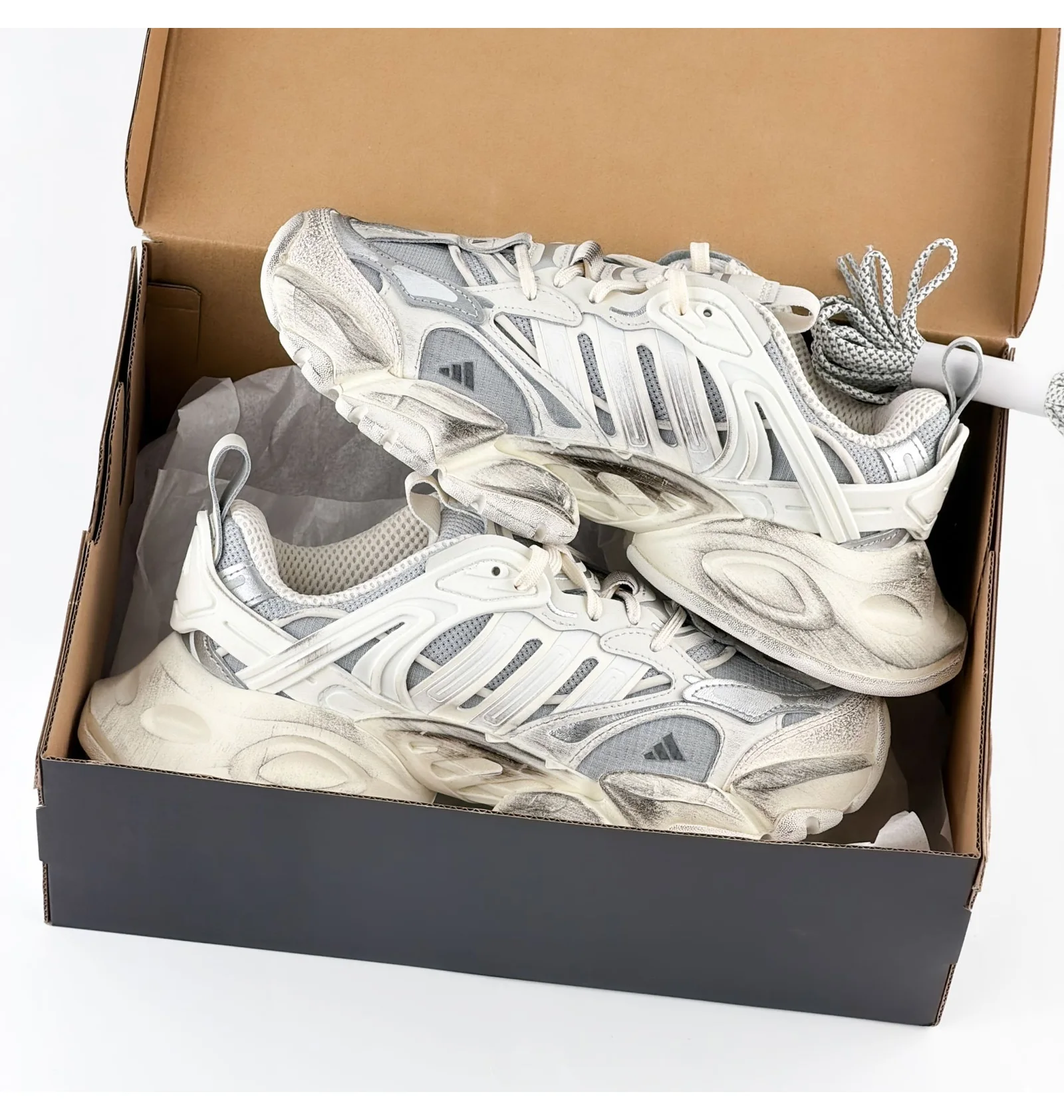 ᐉ Кросівки жіночі Adidas Xlg Runner Deluxe White/Grey JS1588