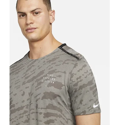 Футболка мужская Nike Dri-Fit Run Division Rise 365 Grey DM4636-017