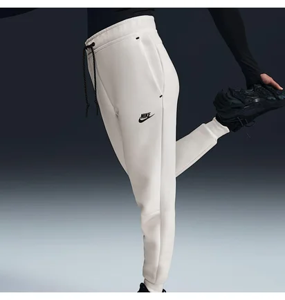 Спортивний костюм жіночий Nike Sportswear Tech Fleece Windrunner Beige HV6747-110__HV6779-110