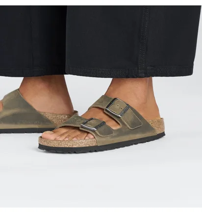 Тапочки жіночі BIRKENSTOCK Arizona Oiled Leather Faded Khaki Olive 1027022
