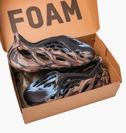 Тапочки мужские Adidas Yeezy Foam Runner Brown/Black ID4126