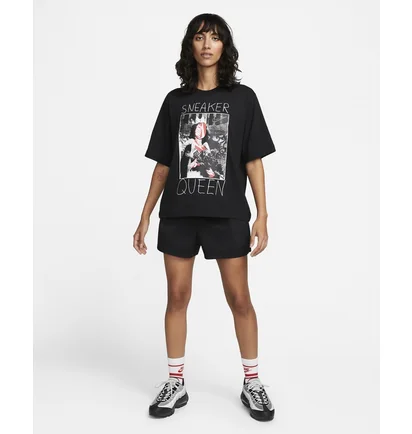 Футболка женская Nike T-Shirt Sportswear Black FD2531-010