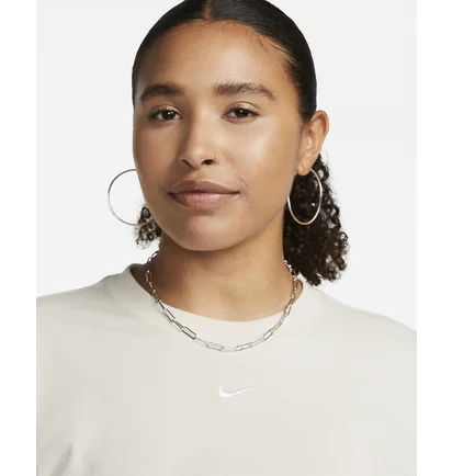 Футболка женская Nike T-Shirt Sportswear White FD4149-104