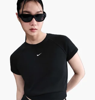 Футболка женская Nike W Black HM6970-010