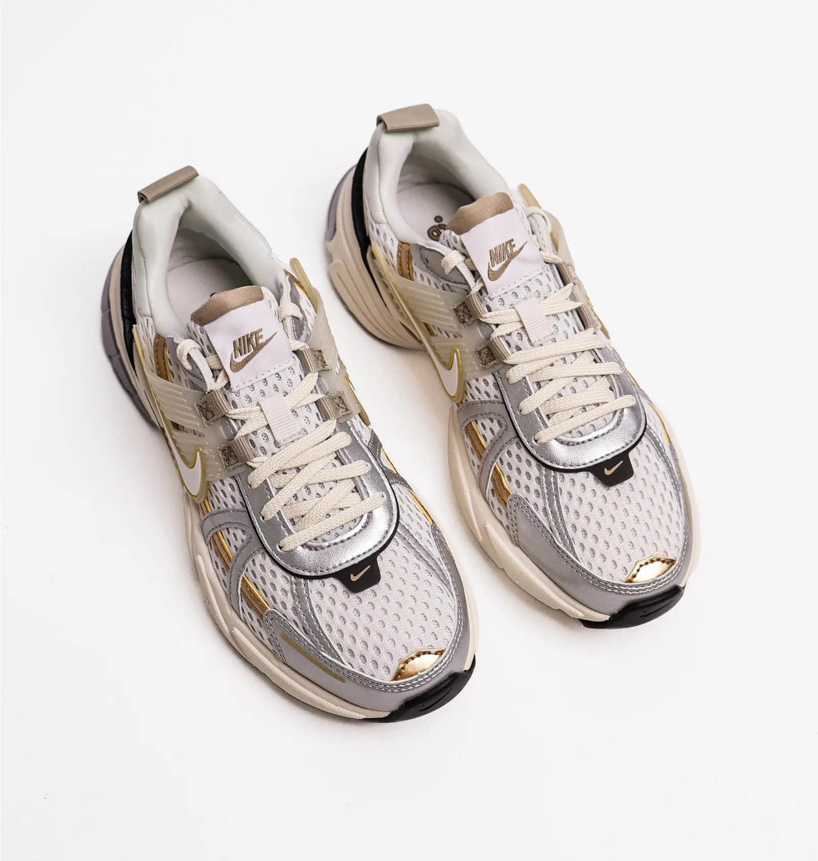 ᐉ Кросівки жіночі Nike V2K Run Beige/Grey HJ7245-100 - придбати в