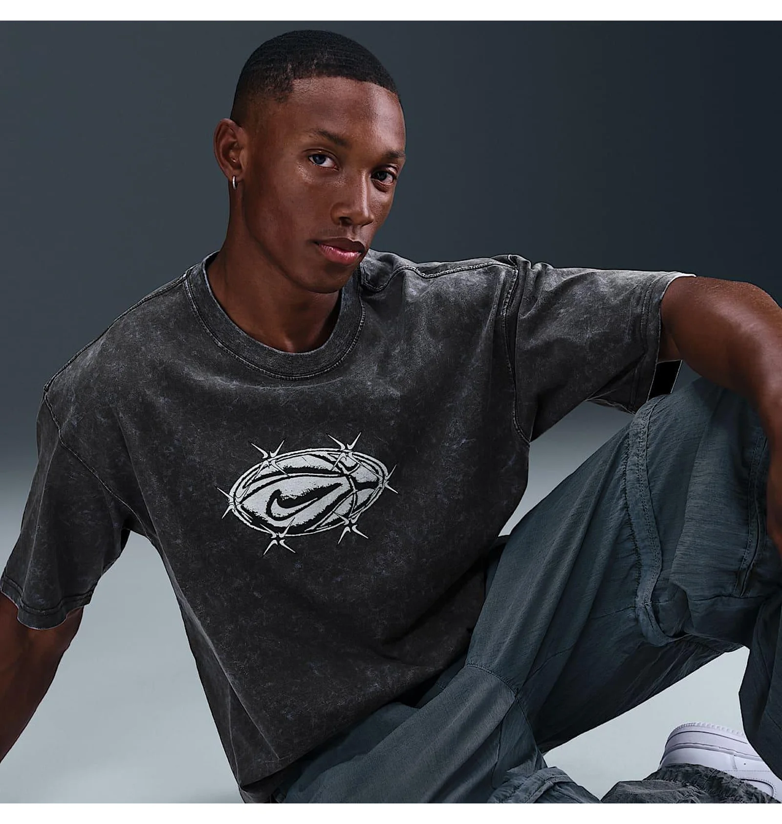 ᐉ Футболка мужская Nike Tee M90 Street Grey HV1675-060 - купить в