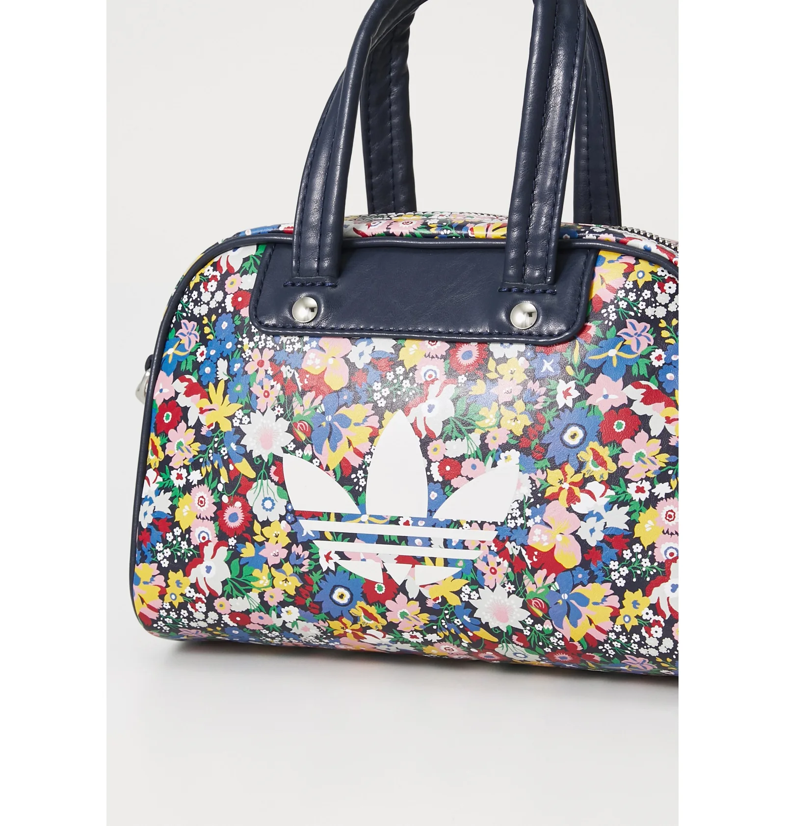 a_ly_viaggio様 リクエスト 3点 まとめ商品 ᐉ Сумка женская Adidas Originals Liberty Bowling Bag Handbag