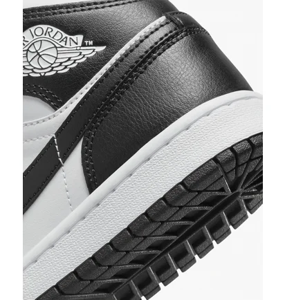 Кросівки жіночі Air Jordan Air 1 Mid Shoes White/Black DV0991-101
