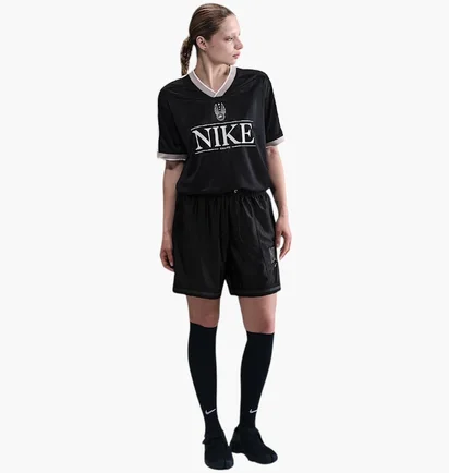 Футболка женская Nike Sportswear V-Neck Jersey Top Black IH8504-010
