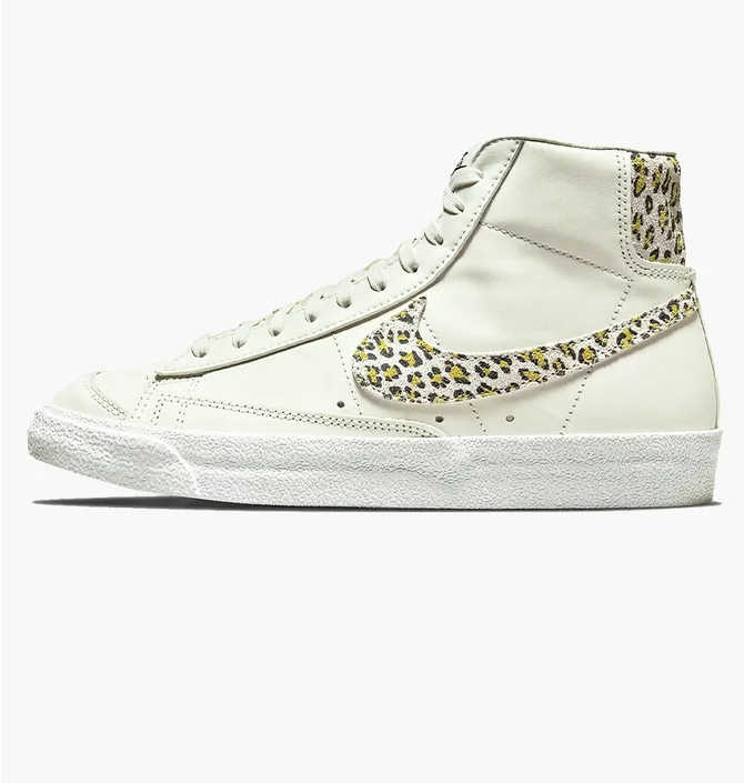 Кроссовки женские Nike W Blazer Mid 77 Se Beige DH9633-100