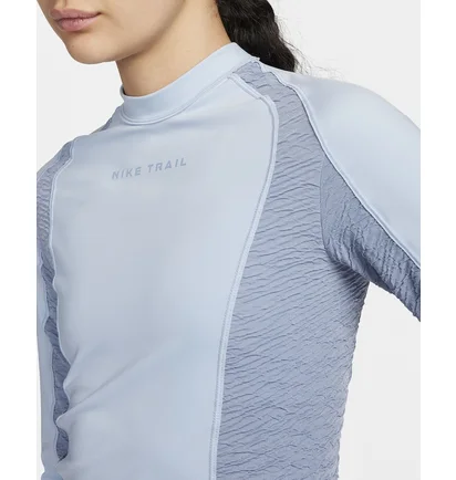 Лонгслів жіночий Nike Dri-Fit Trail Light Blue FN4706-440