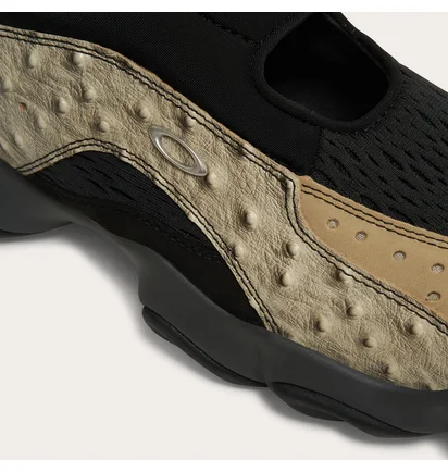 Кроссовки унисекс Oakley Factory Team Flesh Beige/Black FOF100593-BFZ