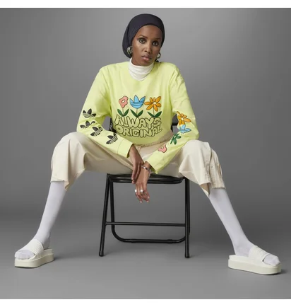 Футболка женская Adidas T-Shirt Graphic Ls Yellow HC5428