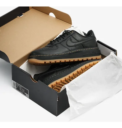 Кроссовки мужские Nike Air Force 1 Luxe Black DB4109-001