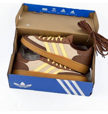 Кросівки жіночі Adidas Handball Spezial Brown JQ8411