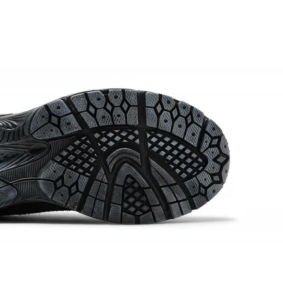 Кроссовки мужские New Balance 2002R Black M2002RDB