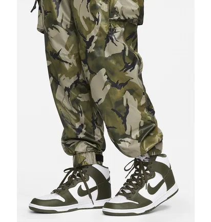 Штани чоловічі Nike Sportswear Tech Pack Camo/Green Dv4470-351
