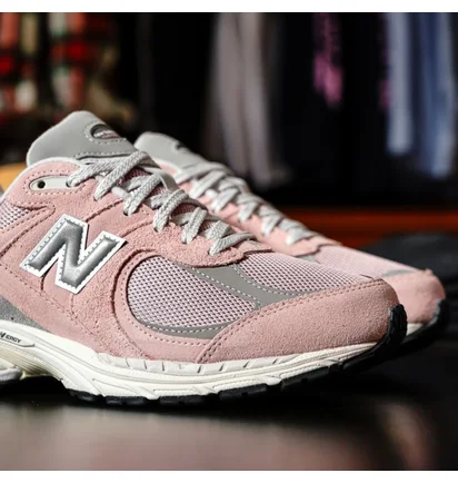 Кроссовки унисекс New Balance 2002R Pink M2002RFC