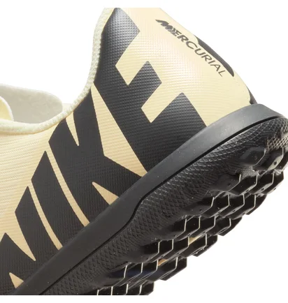 Сороконіжки дитячі Nike Jr Vapor 15 Club Tf Beige DJ5956-700