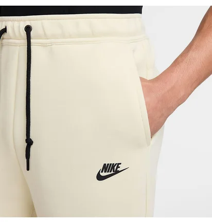Шорты мужские Nike Sportswear Tech Fleece Beige FB8171-234
