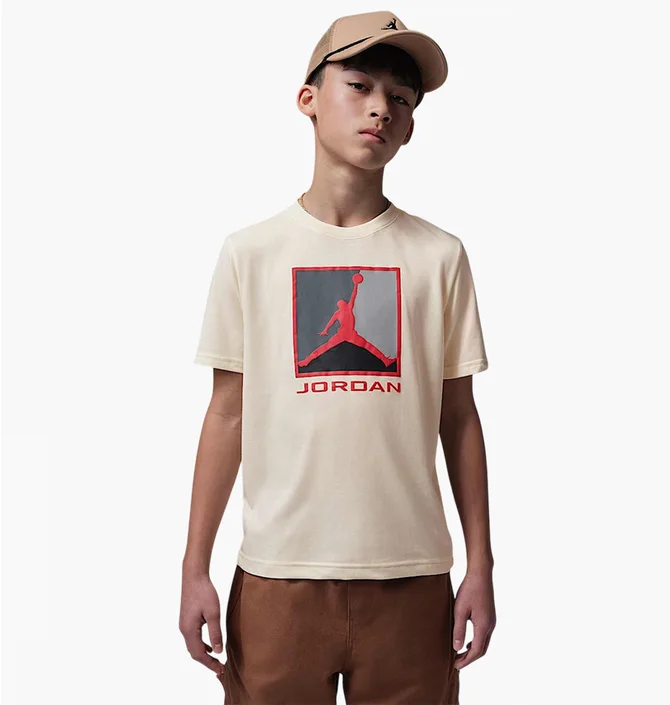 Футболка дитяча Nike Ess Tee Beige 95F057-W5T