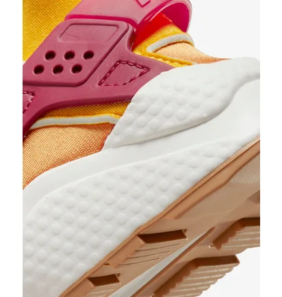 Кросівки жіночі Nike Wmns Air Huarache White/Orange Do6720-100