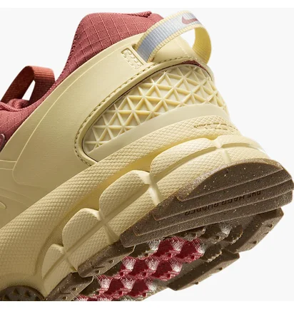 Кроссовки женские Nike Zoom Vomero Roam Team Brown/Beige HQ2181-700