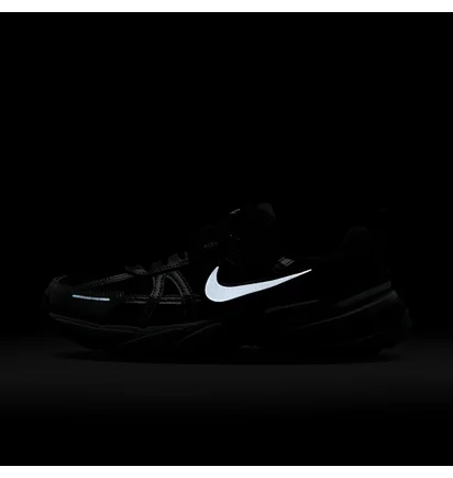 Кросівки жіночі Nike V2K Run Black/Metallic FD0736-005