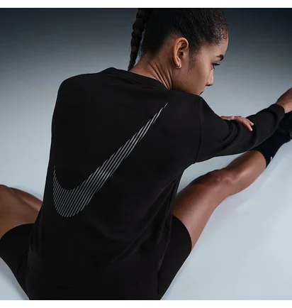 Свитшот женский Nike One Dri-Fit Crew Hbr Tt Black IB1450-010